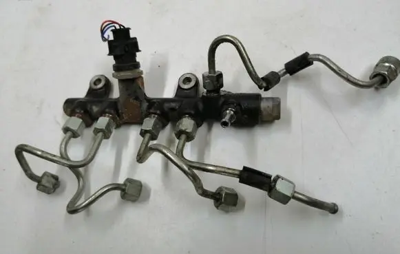 Nissan Qashqai Fuel main line pipe