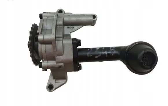 Volkswagen Golf V Oil pump 038115105C