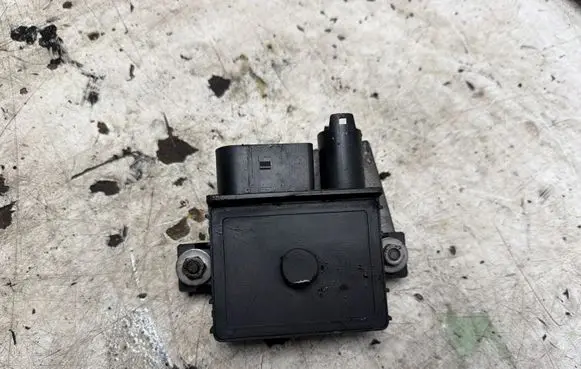 BMW 5 E60 E61 Glow plug pre-heat relay 779800003