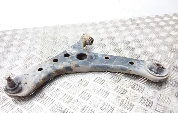 Toyota Avensis Verso Front lower control arm/wishbone