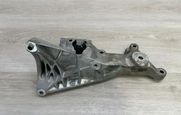 Porsche Cayenne (92A) Engine mounting bracket 9461022258R 94610202551