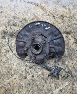Toyota Avensis T250 Front wheel hub