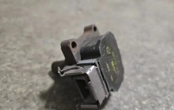 BMW 7 E38 High voltage ignition coil 1726177