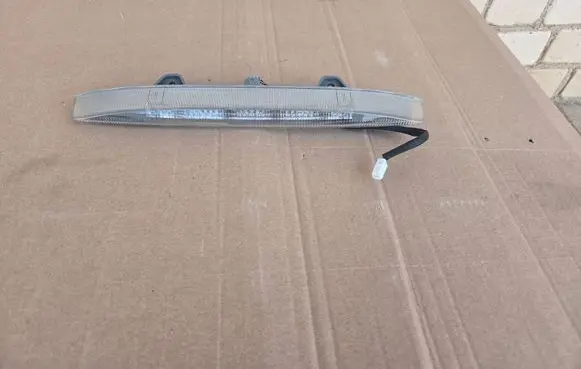 Toyota Prius (XW50) Third/center stoplight