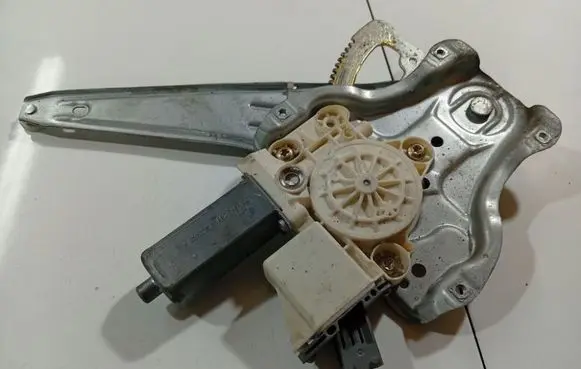 Toyota Avensis T250 Sliding door window regulator with motor 