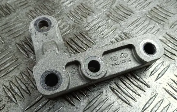 Hyundai Kona II Engine mounting bracket 