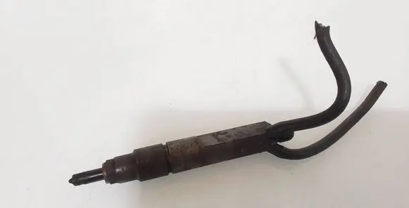 Volkswagen PASSAT B5 Fuel injector 028130201T