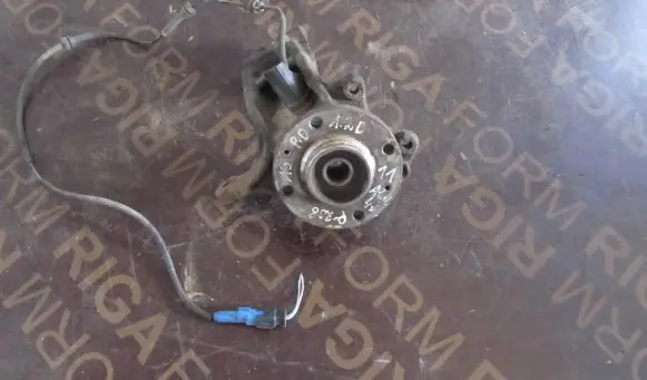 Peugeot 208 Front wheel hub spindle knuckle