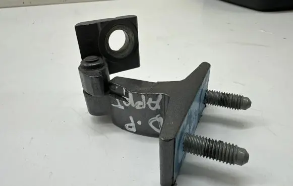 Mercedes-Benz CLA C118 X118 Front door lower hinge 