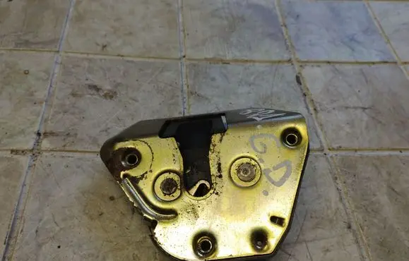 Citroen Berlingo Tailgate/trunk/boot lock/catch/latch 315103