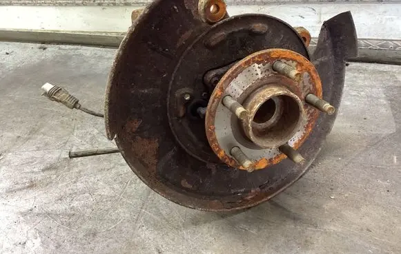 Front wheel hub
