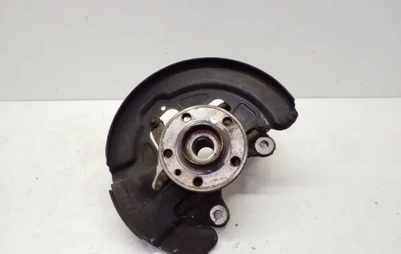 Volvo V70 Front wheel hub 6G913K170A