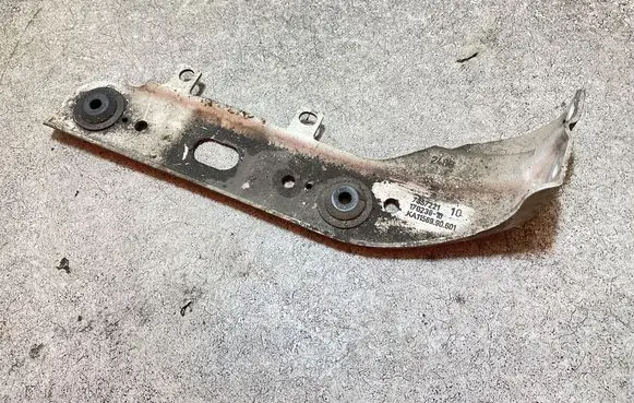 BMW 5 G30 G31 G38 Radiator support slam panel bracket 7357221 KA1156990601 17023810