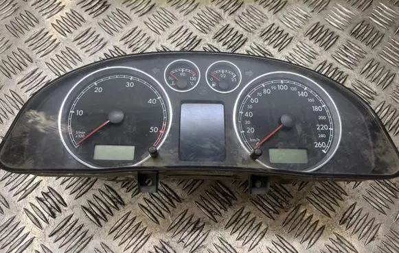 Volkswagen PASSAT B5.5 Speedometer (instrument cluster) 110080199