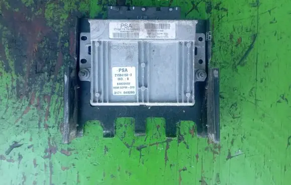 Citroen C3 Pluriel Engine control unit/module ECU 9649903580