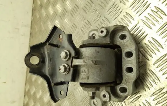 Toyota Camry VIII XV70 Engine mount bracket G2016B00