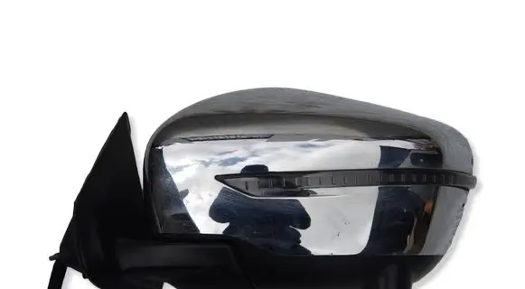 Nissan Navara D23 Front door electric wing mirror 