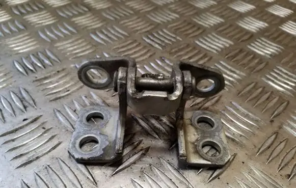 Toyota RAV 4 (XA20) Tailgate/trunk/boot hinge