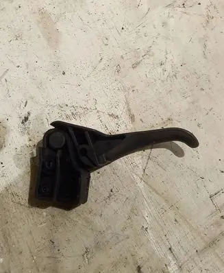 Engine bonnet (hood) release handle