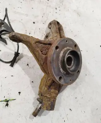 Peugeot 5008 Front wheel hub spindle knuckle