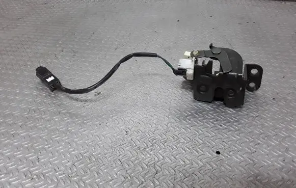 Hyundai Santa Fe Tailgate window lock/catch/latch 