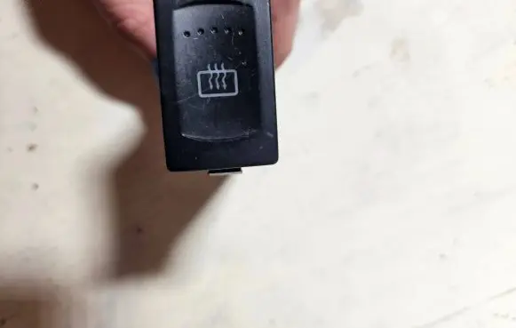 Volkswagen PASSAT B5 Windscreen/window heater switch 3B0959621