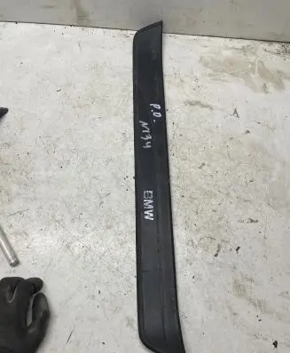 BMW 3 E90 E91 Side skirt front trim 7060280