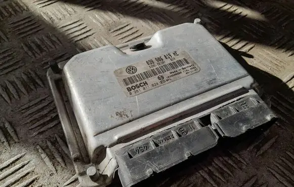 Skoda Fabia Mk1 (6Y) Engine control unit/module 038906019NE 0281011824 1039S06265
