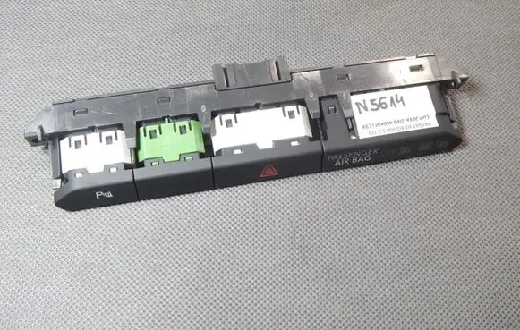 Volkswagen PASSAT B8 Hazard light switch 3G0927132A