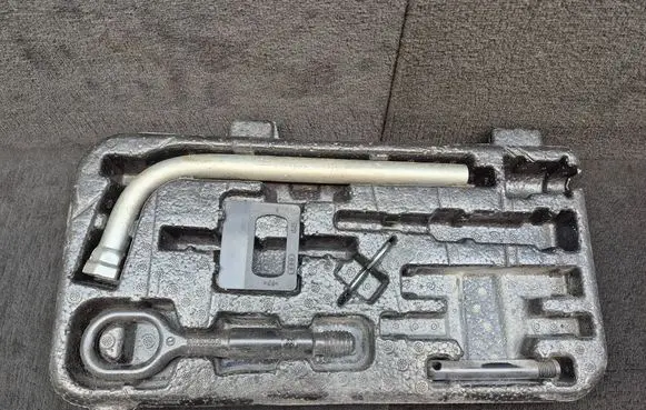 Audi A6 S6 C7 4G Tool set 4G9012109 8K0805615 8N0012219