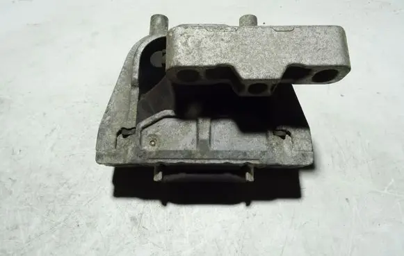 Volkswagen PASSAT B6 Engine mount bracket 1K0199262C