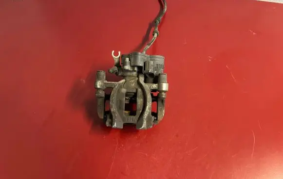 BMW X1 F48 F49 Rear brake caliper 6885537