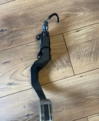 Opel Mokka B Accelerator throttle pedal 9827705480