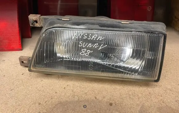 Nissan Sunny Headlight/headlamp 1218