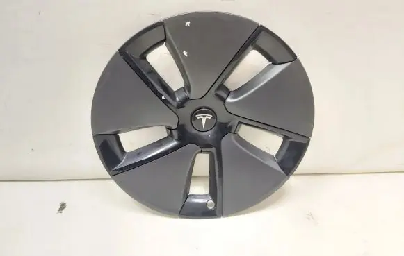 Tesla Model 3 R18 wheel hub/cap/trim 104427100A