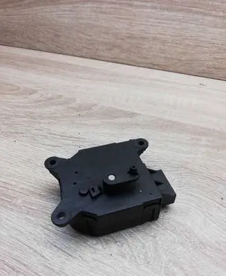 Citroen Berlingo Air flap motor/actuator 030998Z