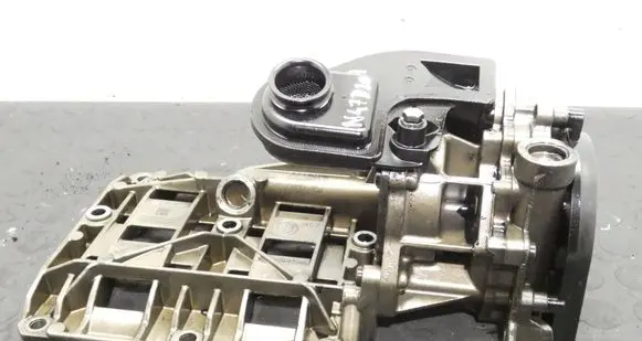 BMW 3 E90 E91 Oil pump 7798014