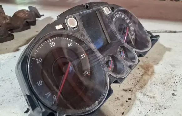 Volkswagen PASSAT B6 Speedometer (instrument cluster) 3C0920871