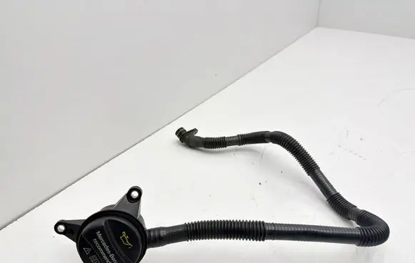 Mercedes-Benz C W205 Oil filler cap A2640109802