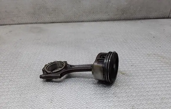 Volvo XC90 Piston with connecting rod