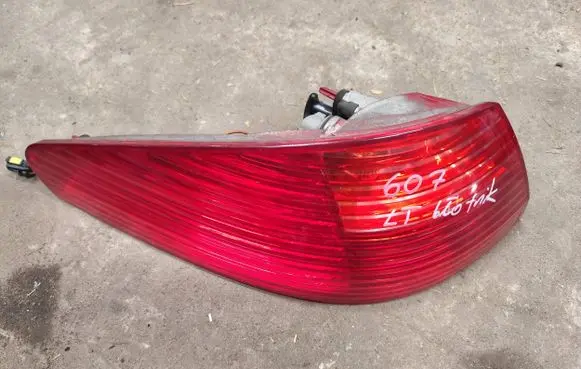 Peugeot 607 Rear/tail lights 2543