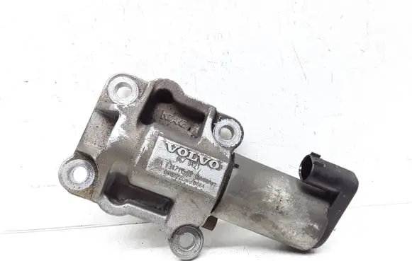 Volvo V70 Camshaft vanos timing valve 8670421