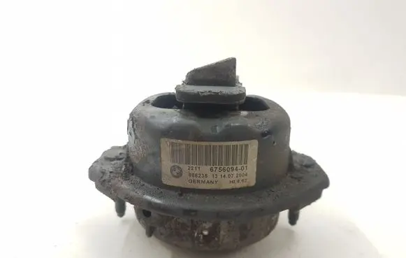 BMW 7 E65 E66 Engine mount bracket 675609401 686235