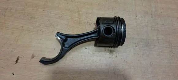 Mercedes-Benz ML W164 Piston with connecting rod 8340E