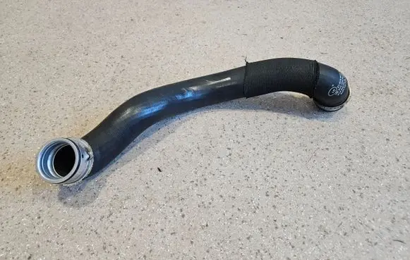 Mercedes-Benz C AMG W204 Engine coolant pipe/hose A2045000375
