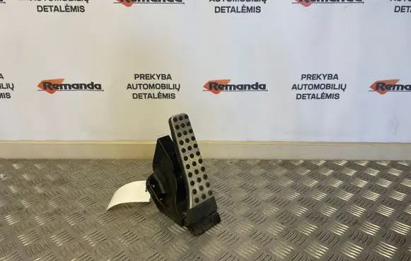 Mercedes-Benz C W205 Accelerator throttle pedal A2053000104