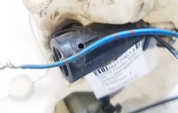 Subaru Forester SF Windscreen/windshield washer pump