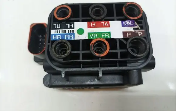 Audi RS7 C7 Air suspension valve block 4H0616013A