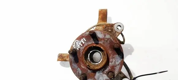 Toyota Avensis Verso Front wheel hub 