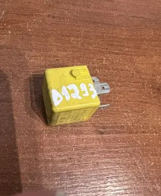 Mercedes-Benz A W169 Other relay A0025421419 D1293